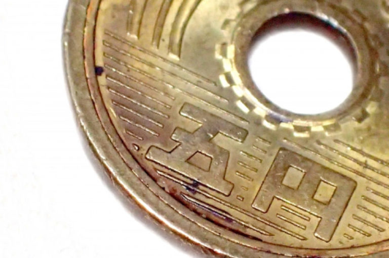 5円玉と50円玉に穴が空いている理由は？穴なしや穴ずれの価値は？ muvuvu